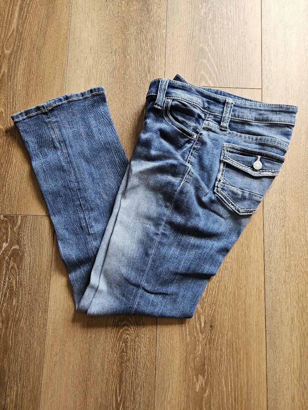 Women's The Buckle Daytrip Blue Jeans Pants Boot Cut with Flap Back Pockets